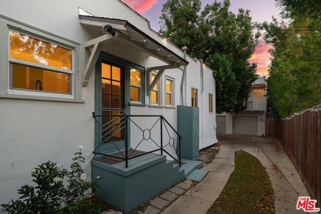 Foto del edificio - 4316 Kingswell Ave