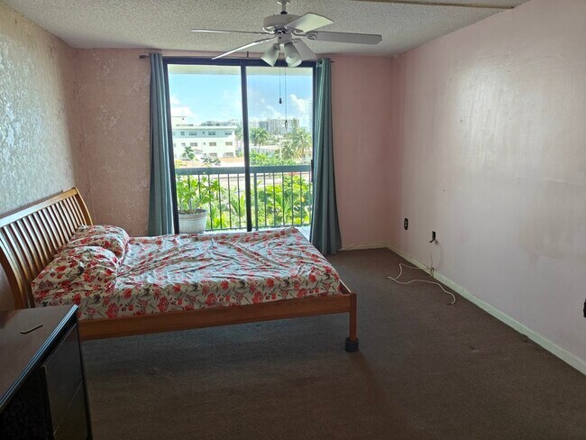 Bedroom - 8100 Byron Ave