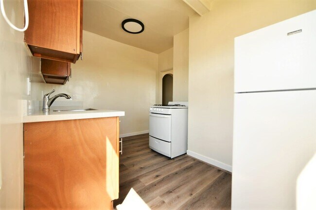 Building Photo - 479 Merritt Ave