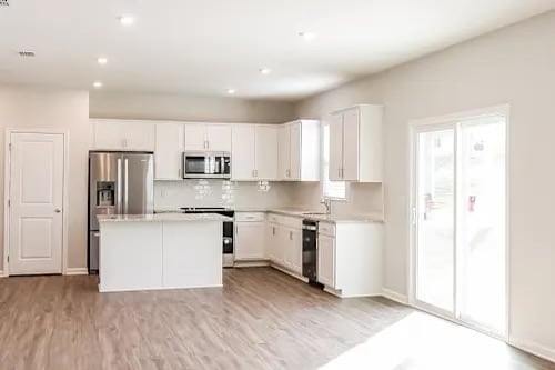 Building Photo - 907 Pebble Blvd