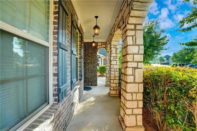 Building Photo - 633 Leland Pkwy