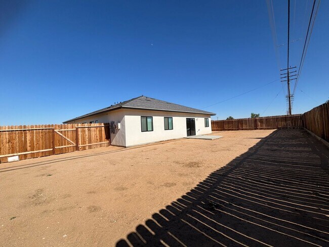 Foto del edificio - Brand New Construction....Available Soon!!!