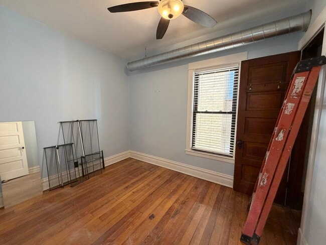 Building Photo - 4335 N Damen Ave