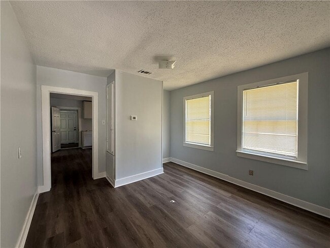 Building Photo - 1206 Alba St