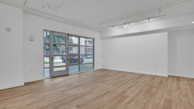 Foto del edificio - EPIC REA - Modern-Style 1 BR/1 BA Condo in...