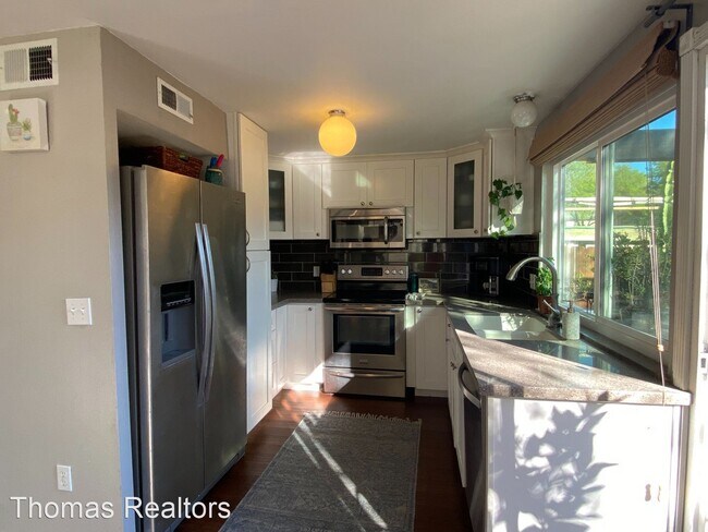 Building Photo - 3 br, 1.5 bath House - 10585 Porto Court