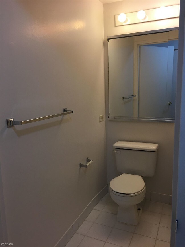 Building Photo - 1 br, 1 bath Apartment - 13849 Barclay Ave 6B