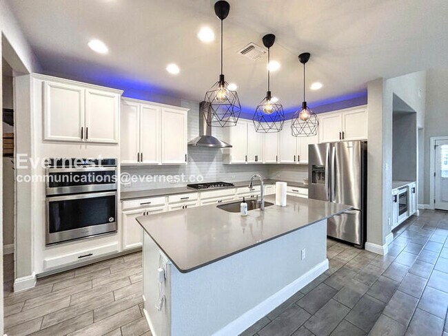 Building Photo - PROMO: Get $1,000 OFF the first month’s rent when you sign the lease today! / 5 Bed/4 Bath Home w...