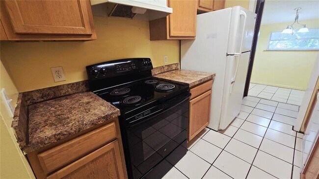 Foto del edificio - 1715 Bentley Blvd