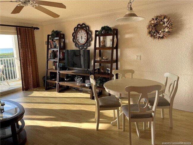 Foto del edificio - 429 NE Tradewind Ln