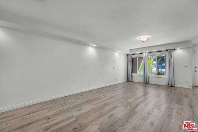 Foto del edificio - 8025 Redlands St