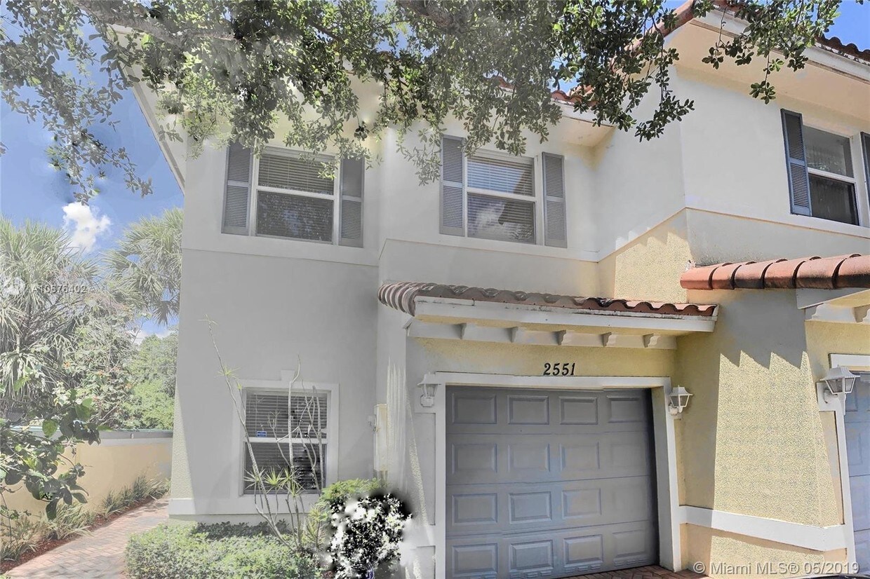 Primary Photo - 2551 NW 31st Ct