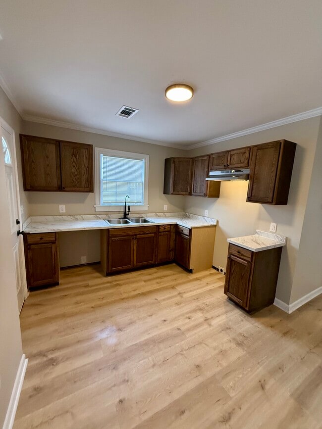 Photo - 135 King St House