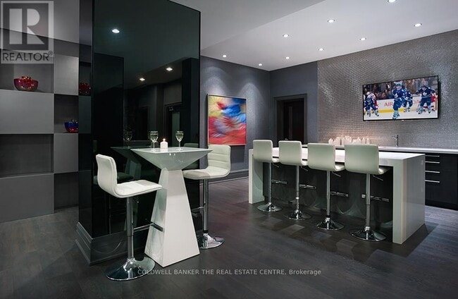 Photo du bâtiment - 5162 Yonge St