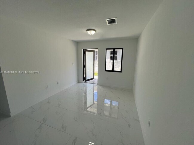 Building Photo - 901 NW 99th St