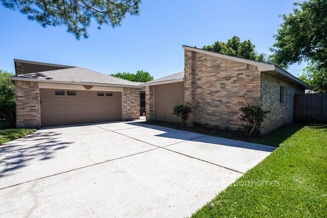 Building Photo - 17102 Stone Stile Dr