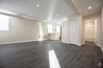 Building Photo - 812 Wolseley Av