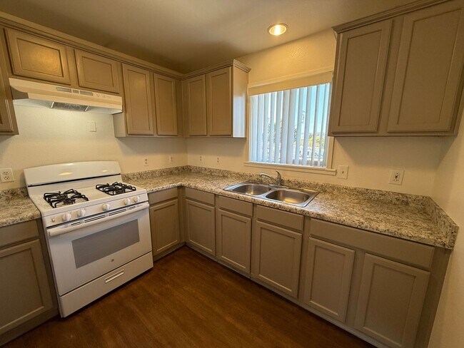 Foto del edificio - 1 Month Free Rent and $250 Walmart Gift Ca...