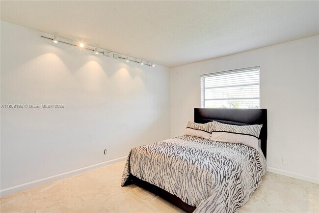 Foto del edificio - 700 Layne Blvd