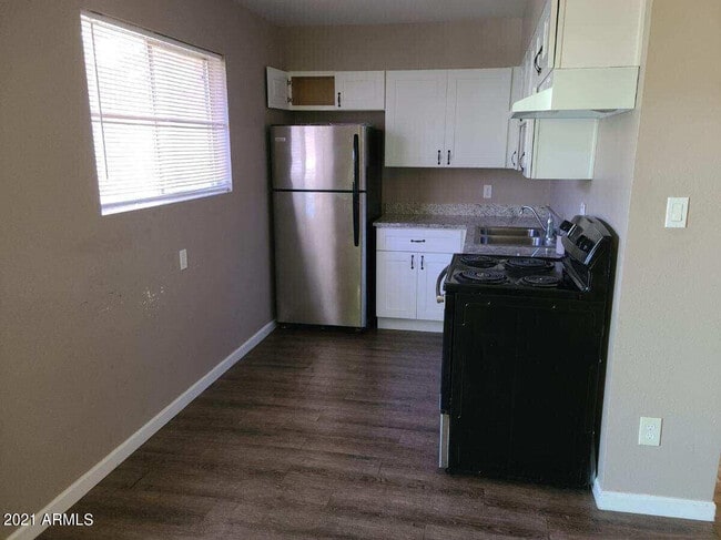 Building Photo - 1223 W University Dr