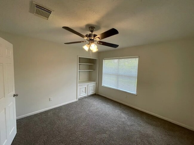 Building Photo - 6235 Sandy Hollow Dr
