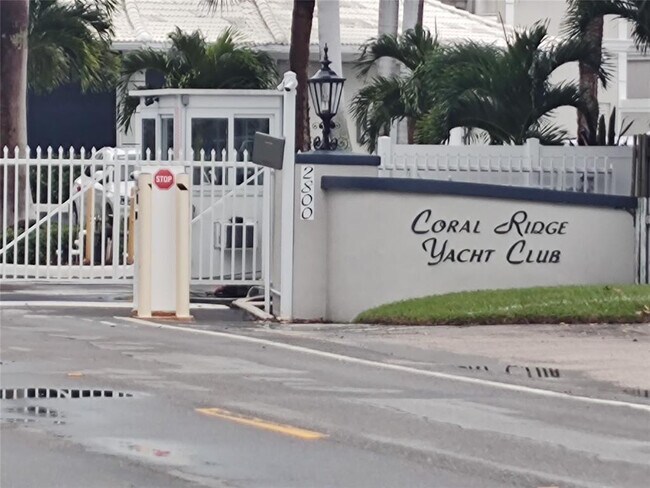 Building Photo - 2727 Yacht Club Blvd