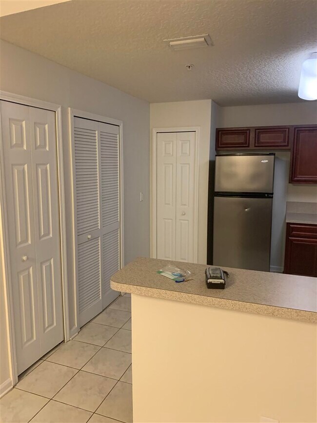 Foto del edificio - 2720 Golden Lake Loop