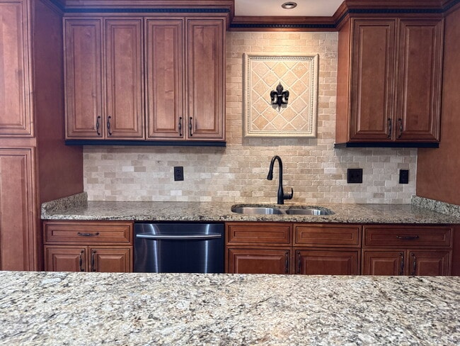 Building Photo - "Charming 4-Bed Oasis with Granite Finishe...