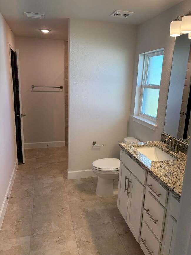 Building Photo - 855 Cumberland Rd