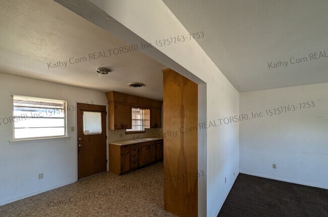 Building Photo - 3 Bedroom Home For Rent