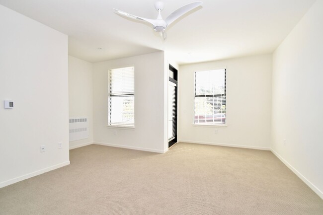 Building Photo - 1 Bedroom/1 Bathroom/Parking/ ADA Accessible in Modern Building