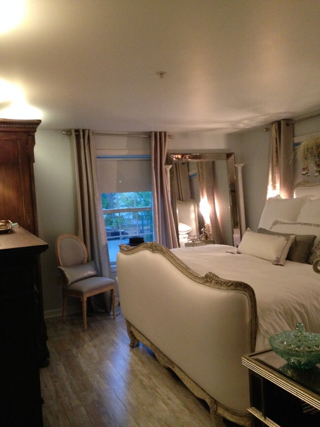 Master Bedroom - 46 Columbia St