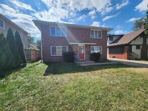 Building Photo - 2037 South St