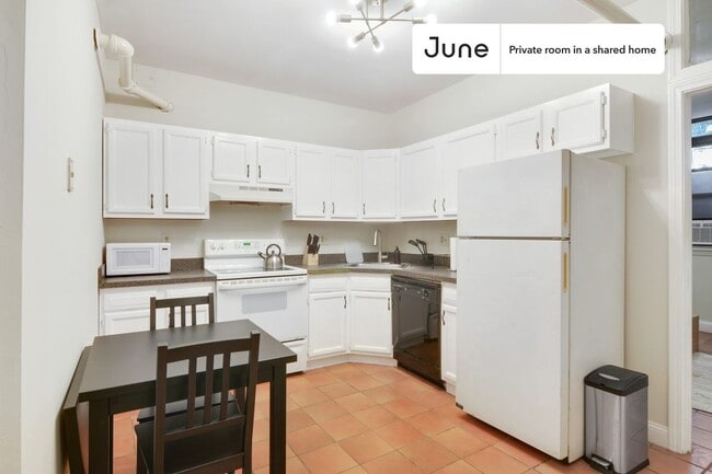 Private bedroom in 4 bed/2 bath Home - Private bedroom in 4 bed/2 bath Home