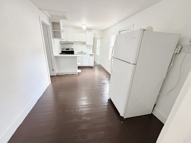 Foto del edificio - 4343 Pinewood Ave