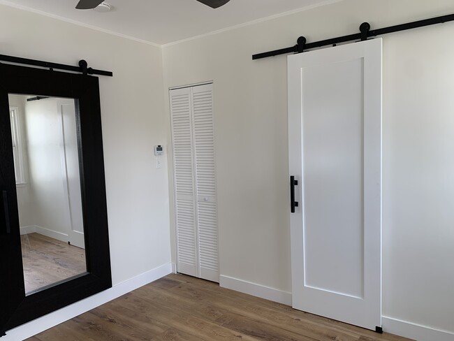 South bedroom entry and closet - 846 Manhattan Beach Blvd