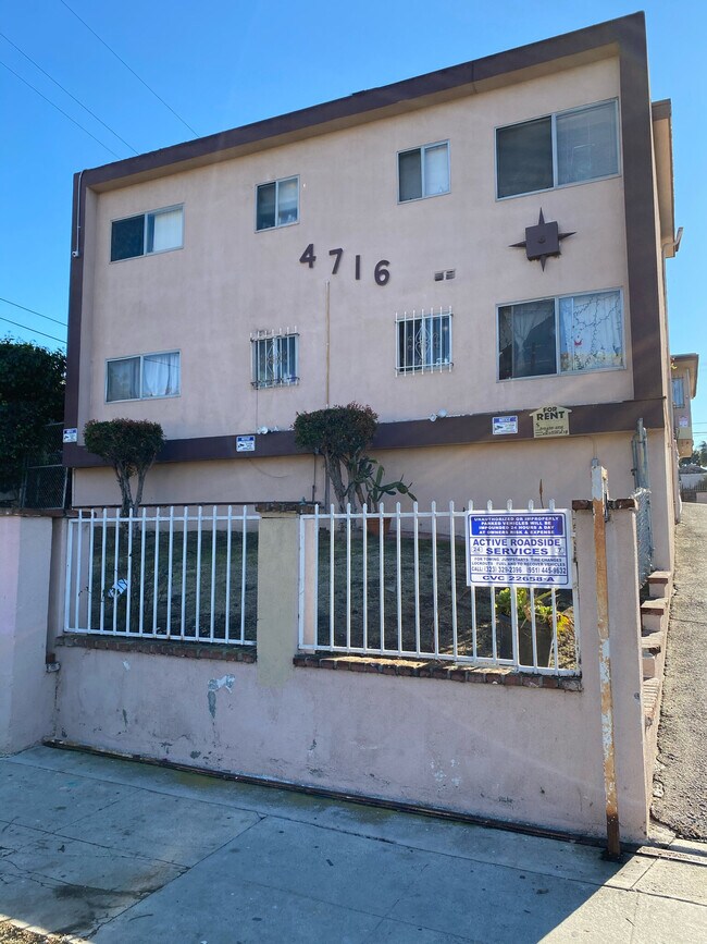 Front of building - 4716 St Elmo Dr