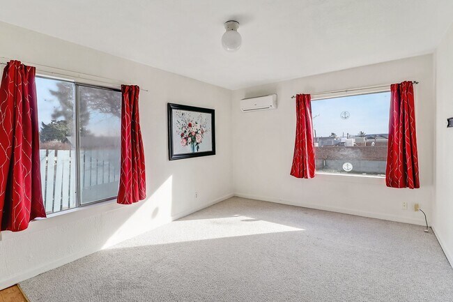 Foto del edificio - 2 Bed 1 Bath - Harbor Views - Pet Friendly - NAS Whidbey