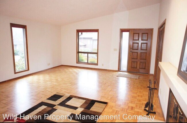 Building Photo - 3 br, 2 bath House - 1010 NW Summerwood Dr