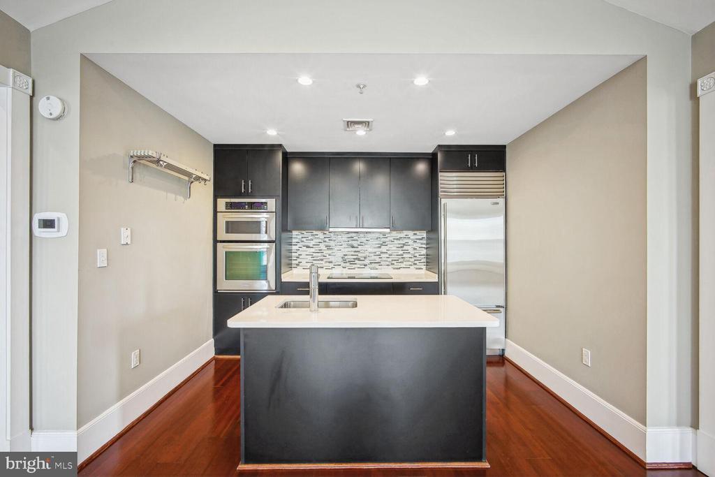 910 Powhatan St Unit 303S, Alexandria, VA 22314 Room for Rent in