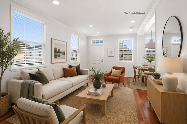 Living entrance furnished - 1722 Harmony St