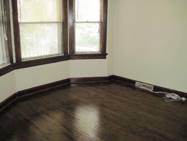 Foto del edificio - 2579 N Frederick Ave