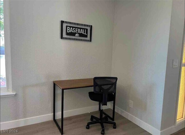 Foto del edificio - 6569 Larchwood Ln