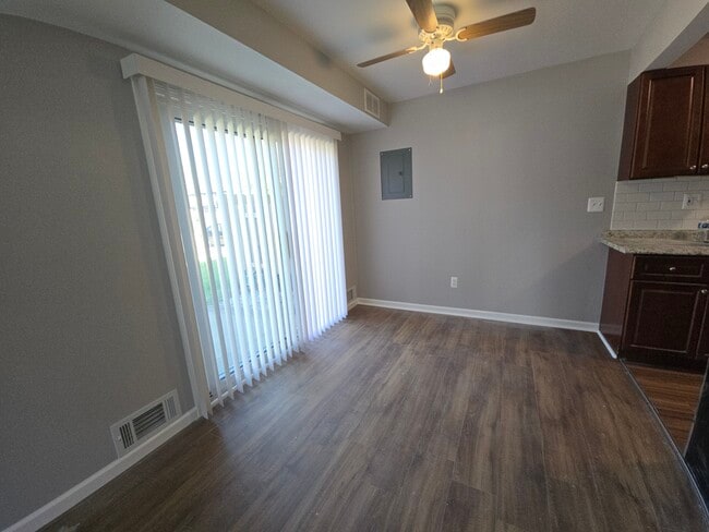 Dining Room - Patio access and ceiling fan - 41129 S Woodbury Green Dr