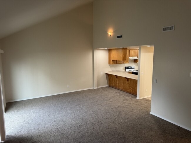 Building Photo - 1866 NE Fairview Ave