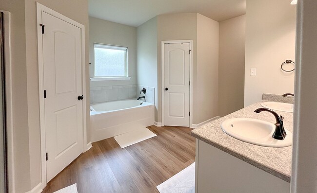Building Photo - 211 Sparkling Meadows Ln
