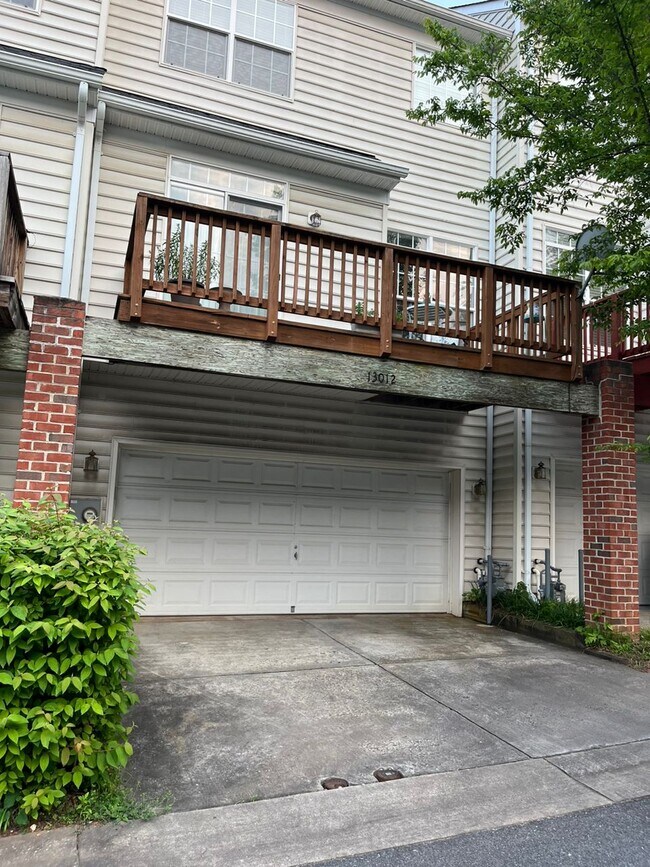 Building Photo - 13012 Town Commons Dr