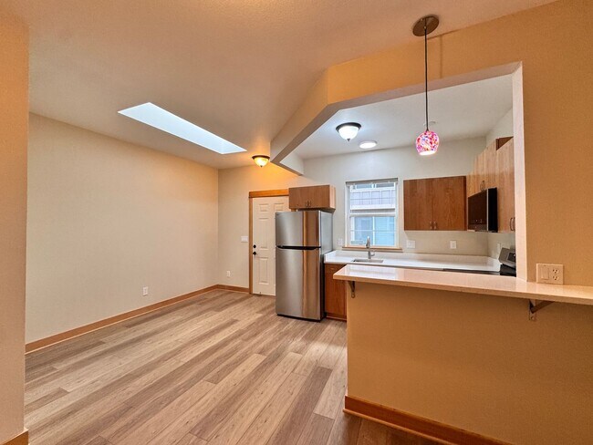 Foto del edificio - 721 NW Ogden Ave