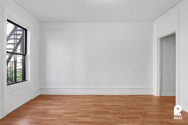 Foto del edificio - 2650 Marion Ave