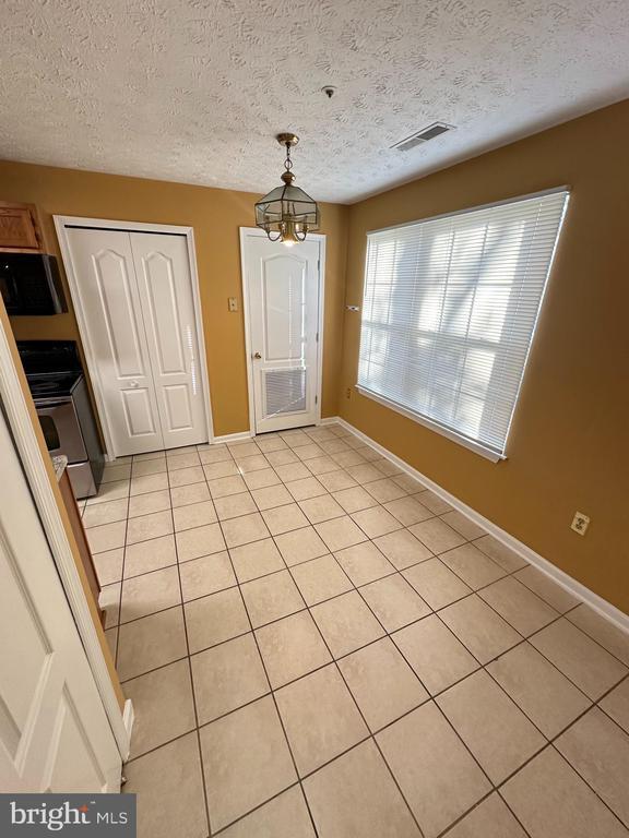 Building Photo - 11445 Deepwood Dr